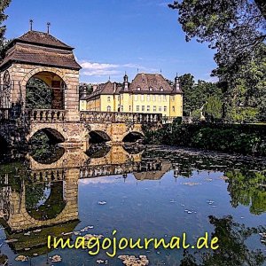 Hochzeitsbrücke im Park von Schloss Dyck am Morgen